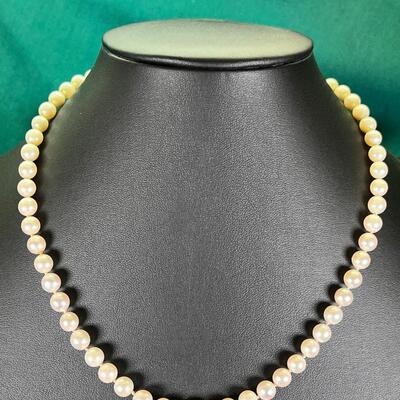 18" Cultured pearl with 925 silver clasp .