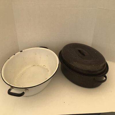 5358 Two Oval Agate Pans