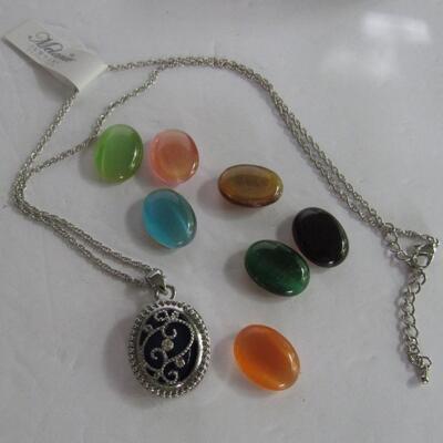 Changable Necklace With Extra Glass? Inserts in Original Box