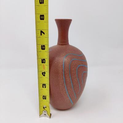 STUNNING BLUE ACCENT POTTERY VASE SIGNED ELLIE