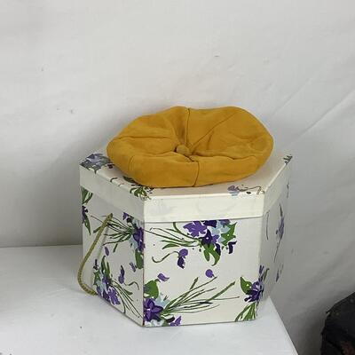 Lot 5377. Lot of Vintage Hats & Matching  Hat Boxes ( Fiesta, Christine Original, Wicking, Concetta )