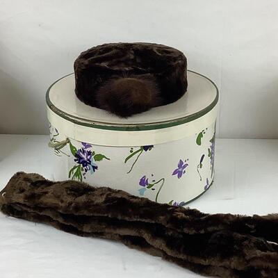 Lot 5377. Lot of Vintage Hats & Matching  Hat Boxes ( Fiesta, Christine Original, Wicking, Concetta )
