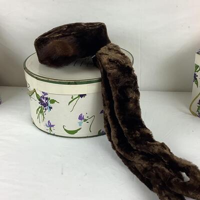 Lot 5377. Lot of Vintage Hats & Matching  Hat Boxes ( Fiesta, Christine Original, Wicking, Concetta )