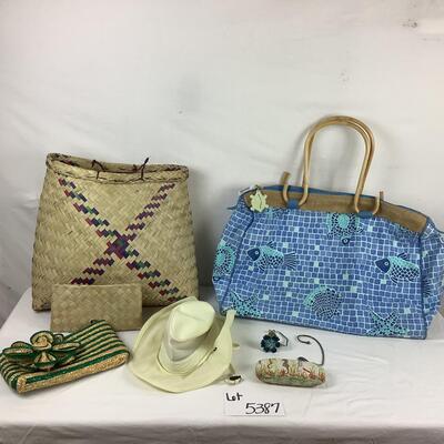 Lot. 5387. Sun and Sand Beach Bag with Wooden Handles / Straw Bag / Straw Handbag/Dorpman Pacific Hat