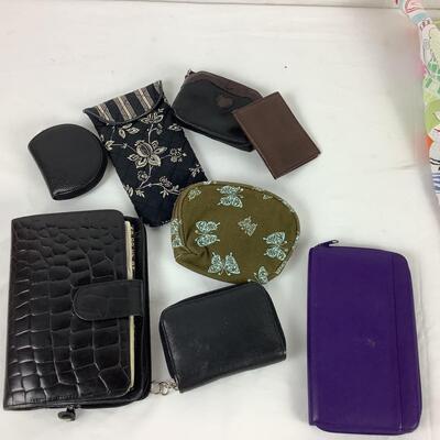 Lot  5388.  Talbots Top ( size Medium ) with Matching Wristlet / additional change purses/address& wallet combo
