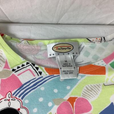 Lot  5388.  Talbots Top ( size Medium ) with Matching Wristlet / additional change purses/address& wallet combo