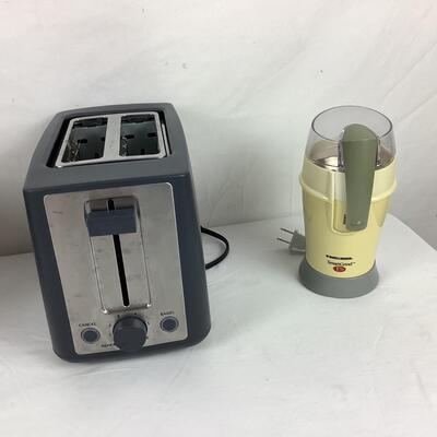 Lot. 5389. Crock-Pot / Toaster / Black & Decker Smart Grind