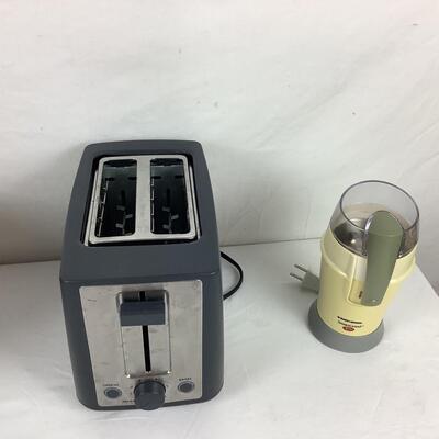 Lot. 5389. Crock-Pot / Toaster / Black & Decker Smart Grind