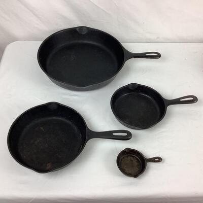 Lot. 5392. Vintage Cast Iron Skillets