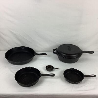 Lot. 5392. Vintage Cast Iron Skillets