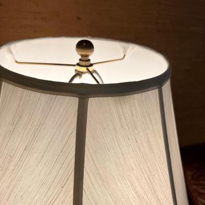 Glass urn lamp