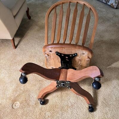 Rolling Windsor office wooden chair