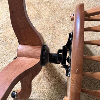Rolling Windsor office wooden chair