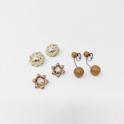 BEAUTIFUL VINTAGE GOLD /YELLOW TONED CLIP ON EARRINGS BUNDLE