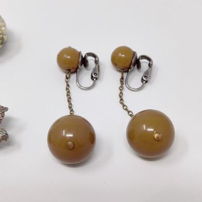 BEAUTIFUL VINTAGE GOLD /YELLOW TONED CLIP ON EARRINGS BUNDLE