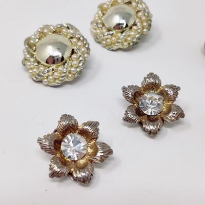 BEAUTIFUL VINTAGE GOLD /YELLOW TONED CLIP ON EARRINGS BUNDLE