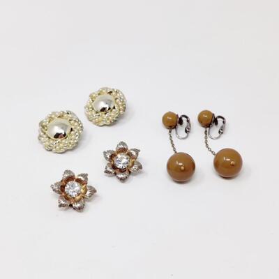 BEAUTIFUL VINTAGE GOLD /YELLOW TONED CLIP ON EARRINGS BUNDLE