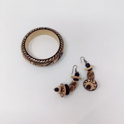 DELIGHTFUL WOODEN BANGLE AND EARRINGS BUNDLE