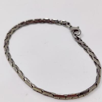STYLISH SILVER TONED CHAIN BRACELET