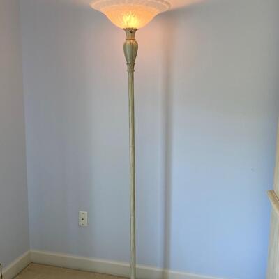 LOT 10G: Floor Lamp