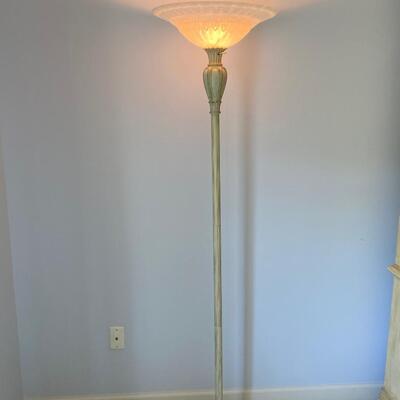LOT 10G: Floor Lamp