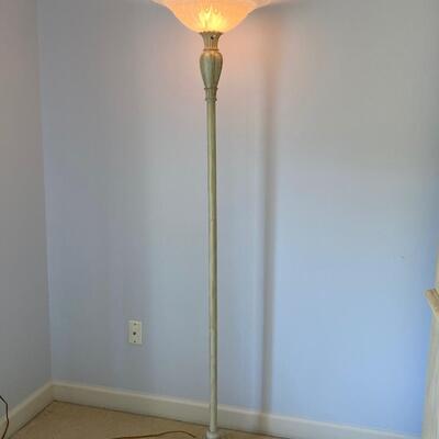 LOT 10G: Floor Lamp