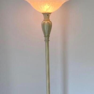 LOT 10G: Floor Lamp