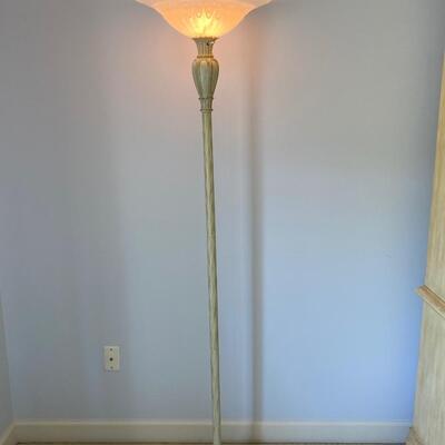 LOT 10G: Floor Lamp