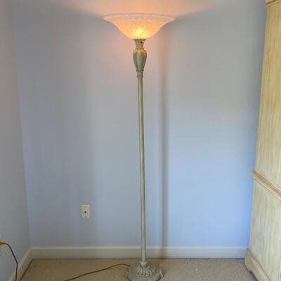 LOT 10G: Floor Lamp