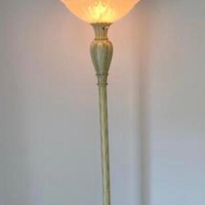 LOT 10G: Floor Lamp