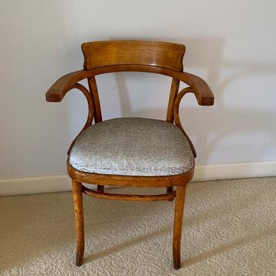LOT 11G: Small Accent Chair
