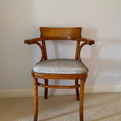 LOT 11G: Small Accent Chair