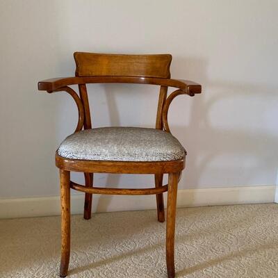 LOT 11G: Small Accent Chair