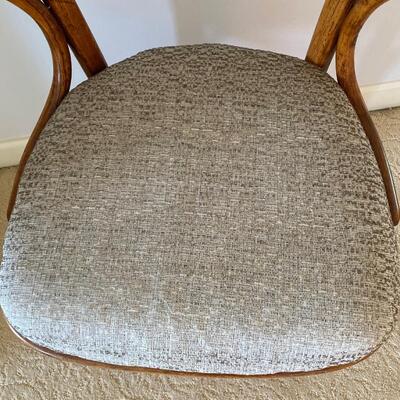 LOT 11G: Small Accent Chair