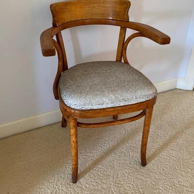LOT 11G: Small Accent Chair
