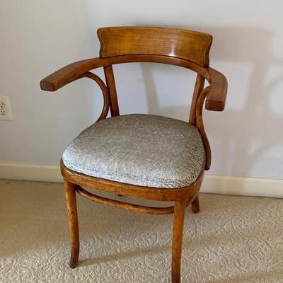 LOT 11G: Small Accent Chair