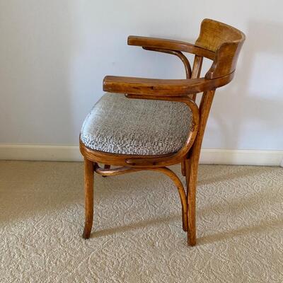 LOT 11G: Small Accent Chair