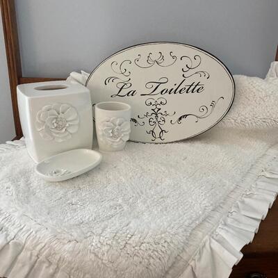 LOT 12G: Powder Room Accessories
