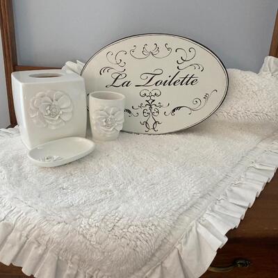 LOT 12G: Powder Room Accessories
