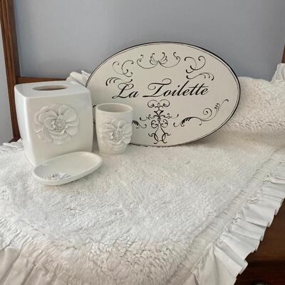 LOT 12G: Powder Room Accessories