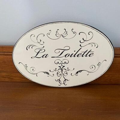 LOT 12G: Powder Room Accessories