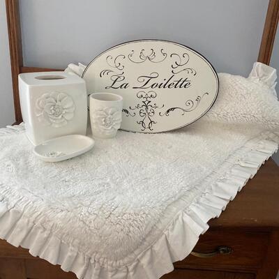 LOT 12G: Powder Room Accessories