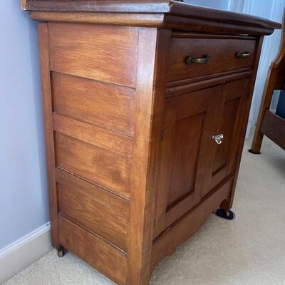 LOT 13R: Vintage Wash Stand