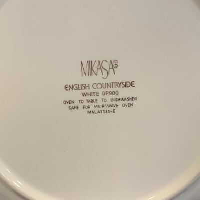 LOT 39R: Mikasa Dinnerware: English Countryside