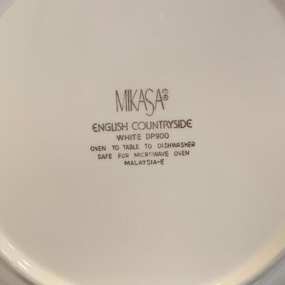 LOT 39R: Mikasa Dinnerware: English Countryside