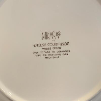 LOT 39R: Mikasa Dinnerware: English Countryside