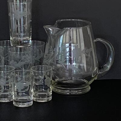 LOT Vintage Beverage Set: Pitcher, Beverage & Juice