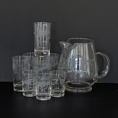LOT Vintage Beverage Set: Pitcher, Beverage & Juice
