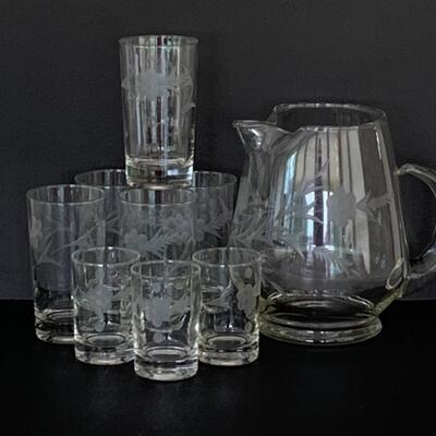 LOT Vintage Beverage Set: Pitcher, Beverage & Juice