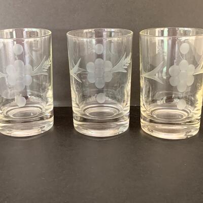 LOT Vintage Beverage Set: Pitcher, Beverage & Juice